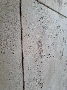 mineralische-oberflaechen-fuer-waende-betonoptik-tinolehmann