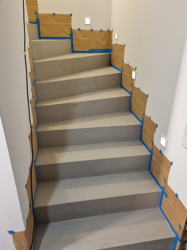 betontreppe-fugenlos-gespachtelte-treppe-um-frankfurt-eschborn-schwalbach-neuisenburg-badhomburg-badwandveredelungentinolehmann-14