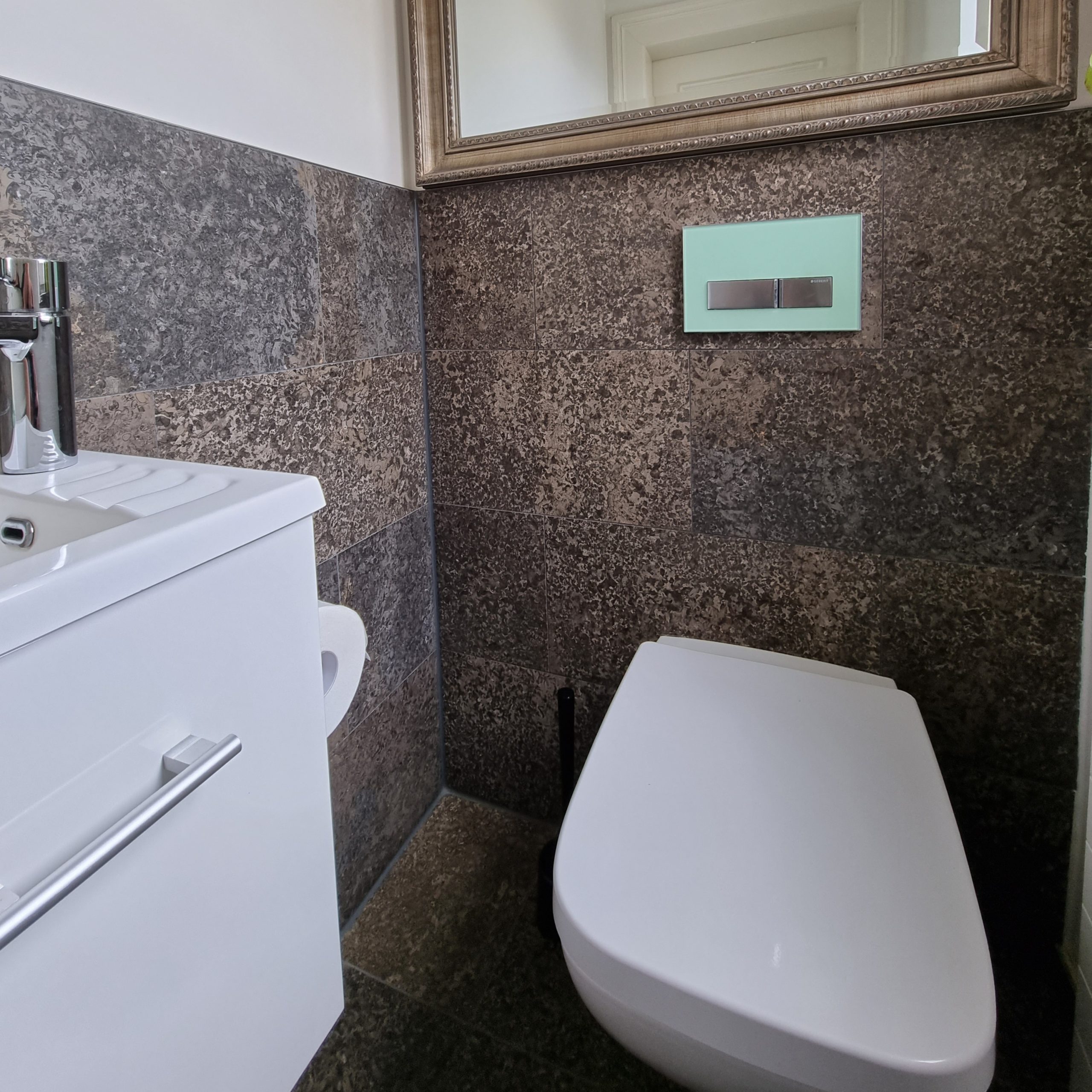 muschelkalk-gaeste-wc-gestaltung-wiesbaden-tinolehmann