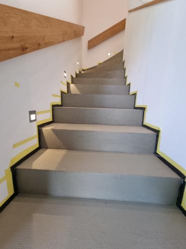 fugenlose-treppe-hofheim-baustelle-bad-wandveredelungen-tinolehmann