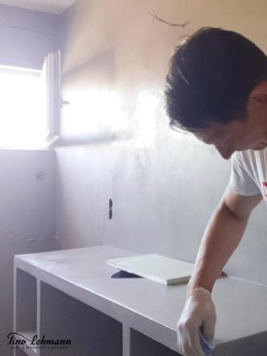 fugenloses-bad-entsteht-tinolehmann-bad-wandveredelungen